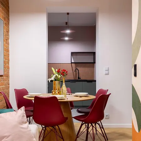 Comfy Modern In Old Town Parking By Hoomvi