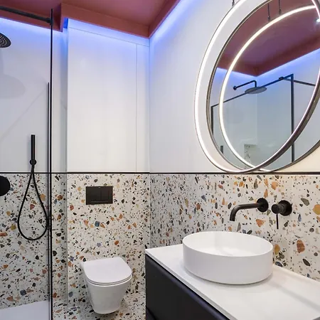Comfy Modern In Old Town Parking Properunit דירה
