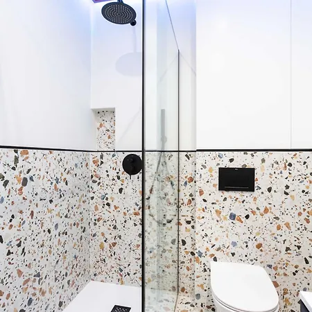 Comfy Modern In Old Town Parking By Hoomvi Wrocław