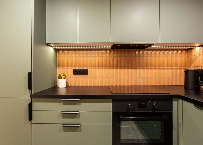 Comfy Modern In Old Town Parking By Hoomvi *