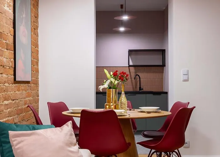 Comfy Modern In Old Town Parking By Hoomvi *