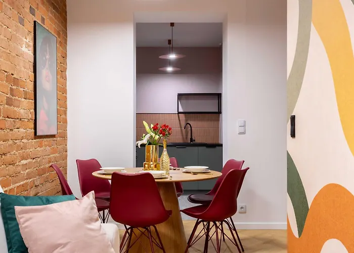 Comfy Modern In Old Town Parking By Hoomvi