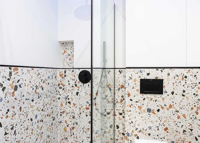 Comfy Modern In Old Town Parking By Hoomvi 브로츠와프