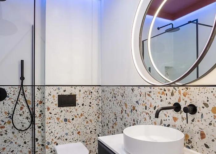 Comfy Modern In Old Town Parking By Hoomvi 아파트