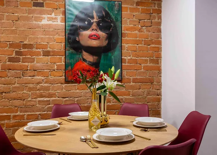 아파트 Comfy Modern In Old Town Parking By Hoomvi *